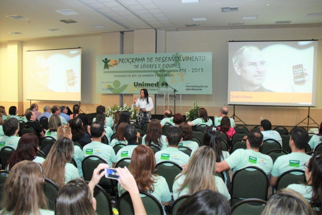 Equipe de alto desempenho: cabe a você a responsabilidade do desenvolvimento dos profissionais que a integram. Jo Lima Jo Lima falando sobre desenvolvimento de líderes e equipes